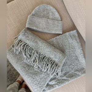 Set Hat and Scarf